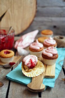 Банановые капкейки с малиновым кремом, пошаговый фото рецепт, кулинарный блог andychef.ru