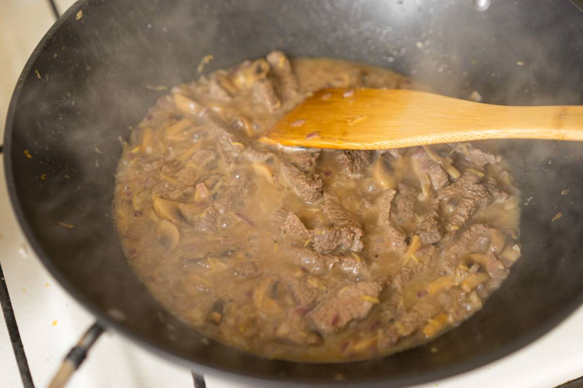 Бефстроганов, как приготовить говядину с грибами и сметанным соусом, пошаговый рецепт с фото, блог anfychef.ru