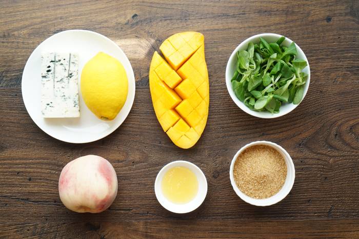 Салат с персиками гриль, голубым сыром и зеленью, пошаговый фото рецепт, кулинарный блог