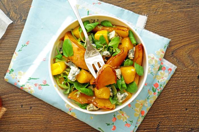 Салат с персиками гриль, голубым сыром и зеленью, пошаговый фото рецепт, кулинарный блог