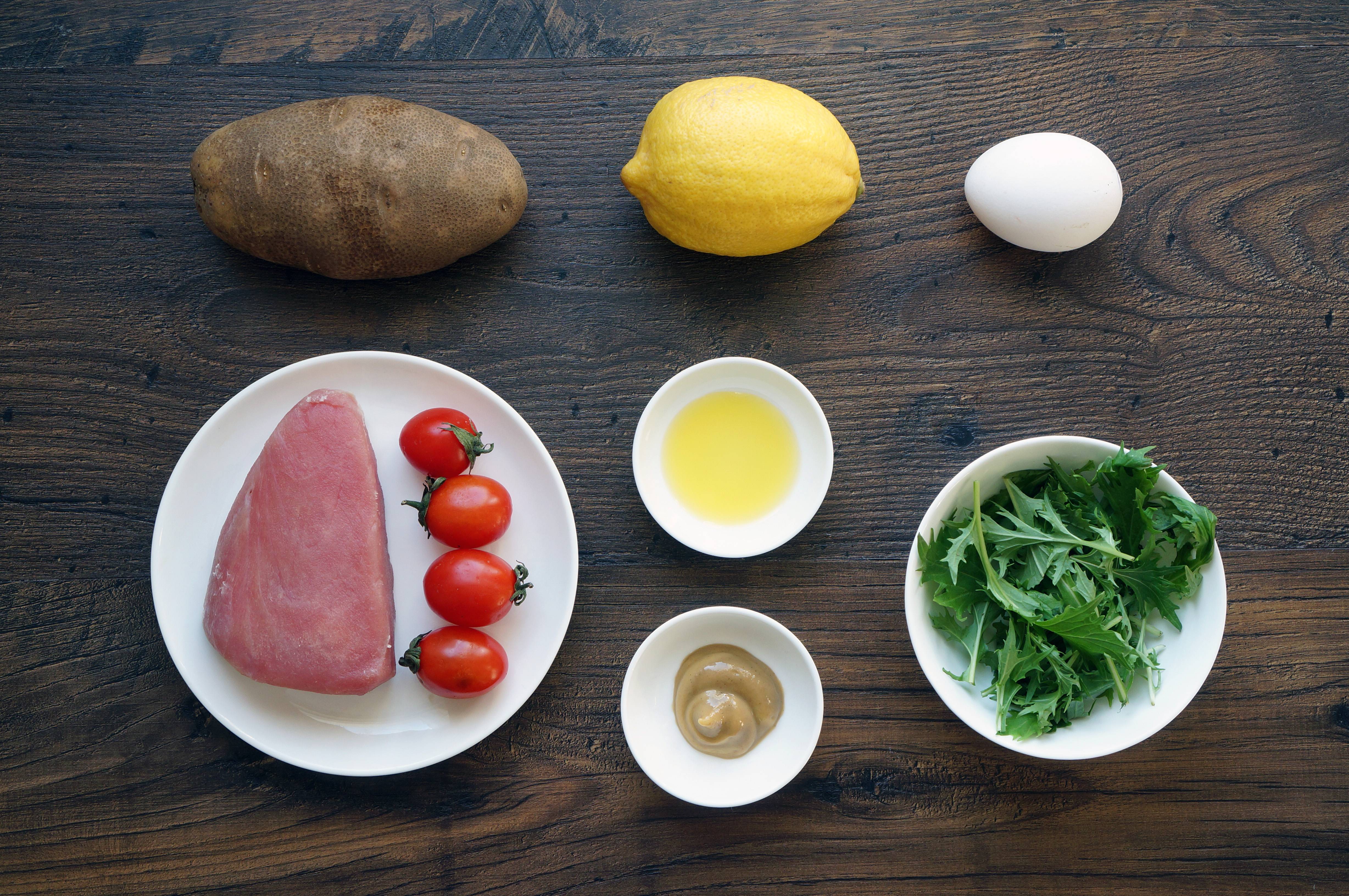 Горячий салат с тунцом в кунжутной корочке - пошаговые рецепты от ITLV
