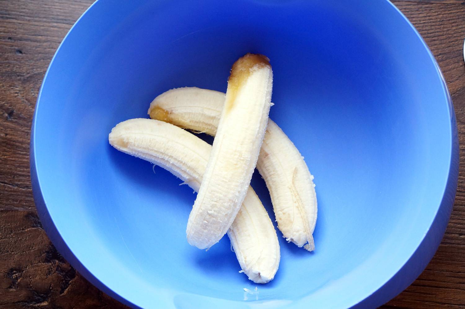 Разомните бананы, как картофельное пюре. 