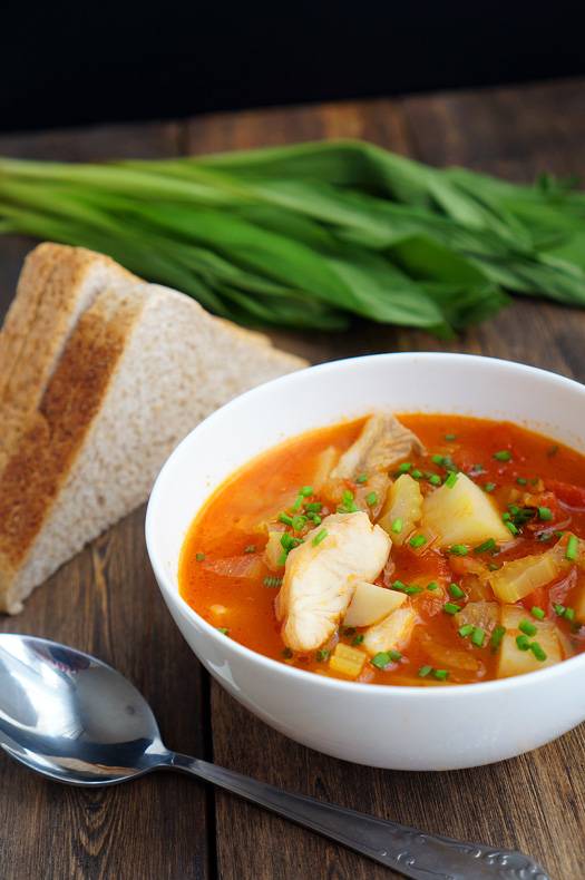 Рыбный суп с томатной пастой