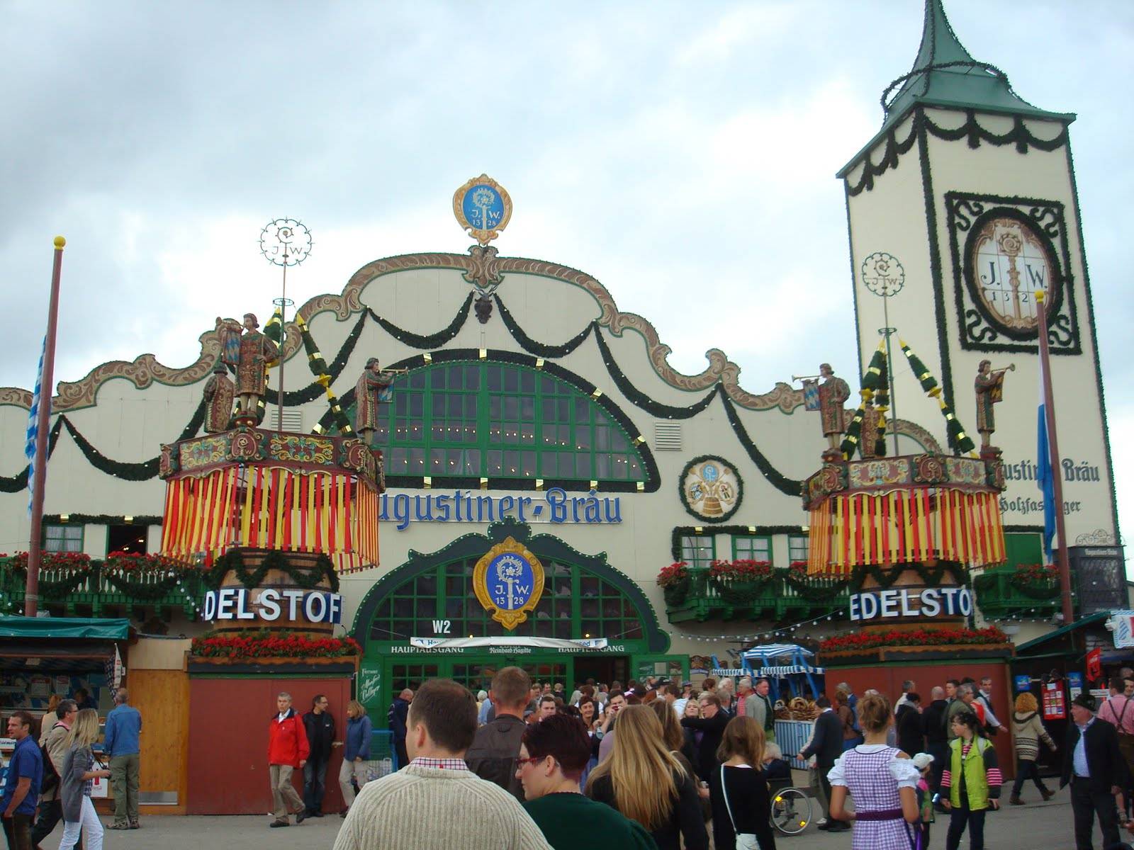 11 Augustiner-Festhalle