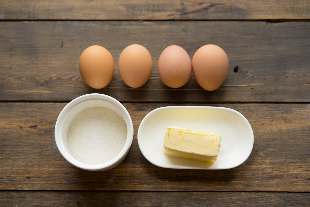 Кремовые яйца. Яйца масло. Яичное масло. Сливочные яйца. Яйца сливки масло.