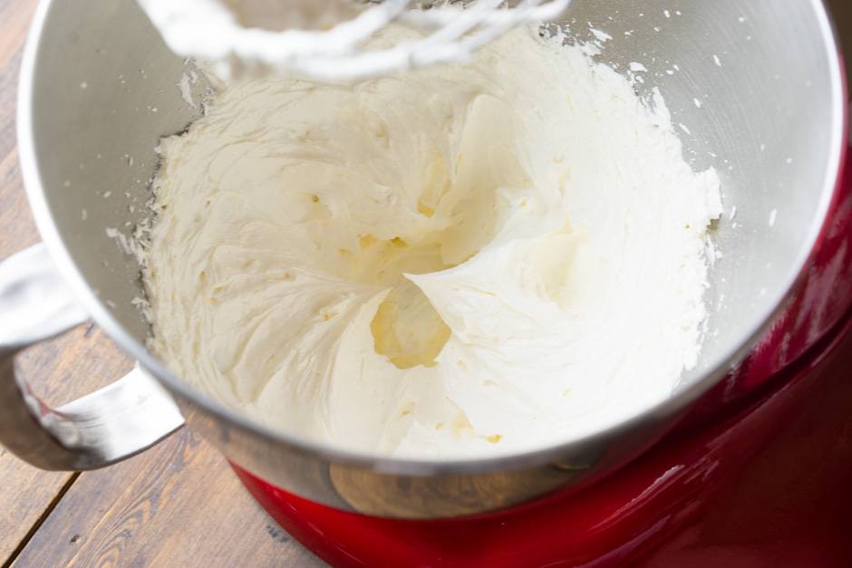 8 обалденных кремов для тортов, которые делаются в два счета