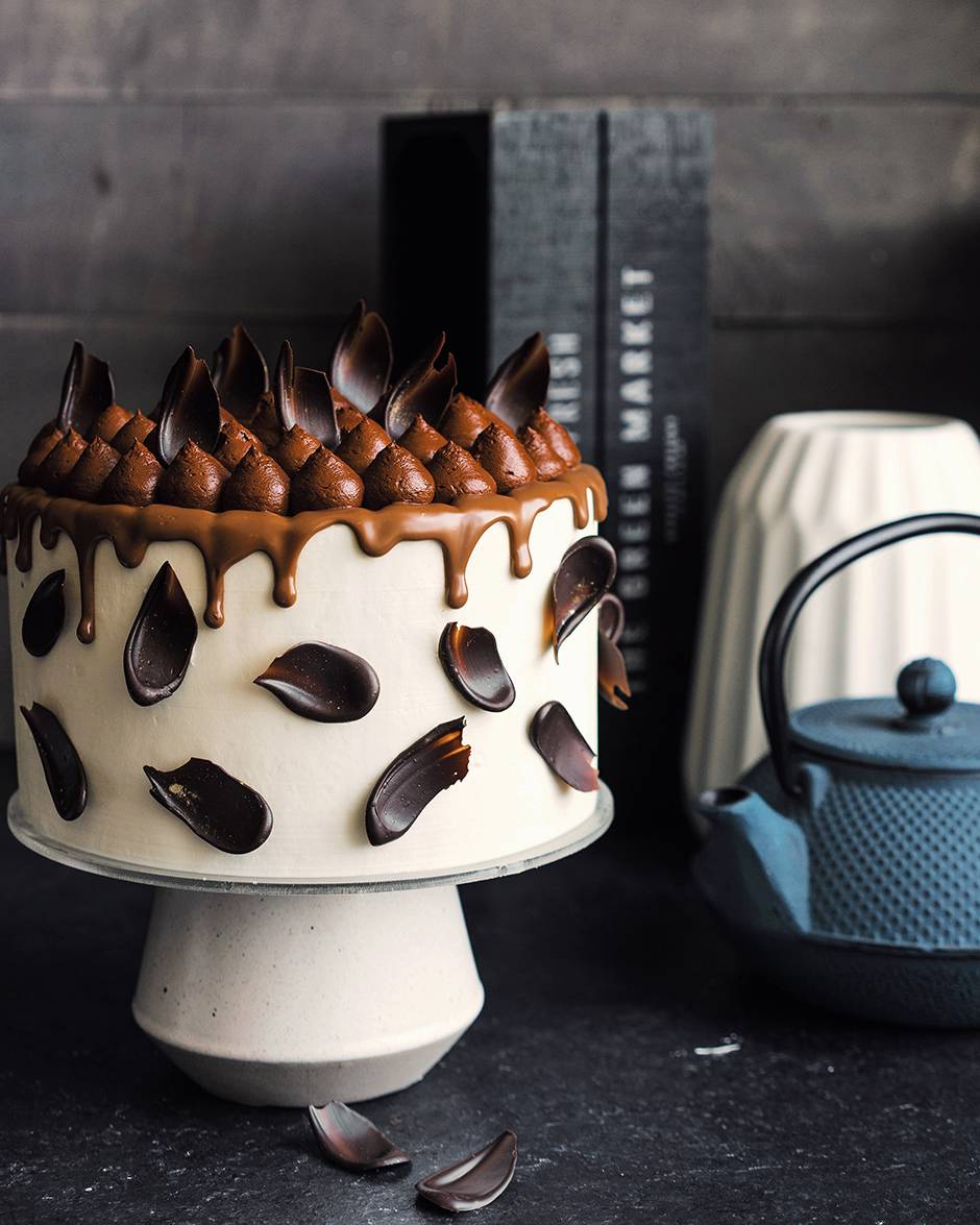 Необычный двухцветный торт «Партия»: ваниль, шоколад и кофе
