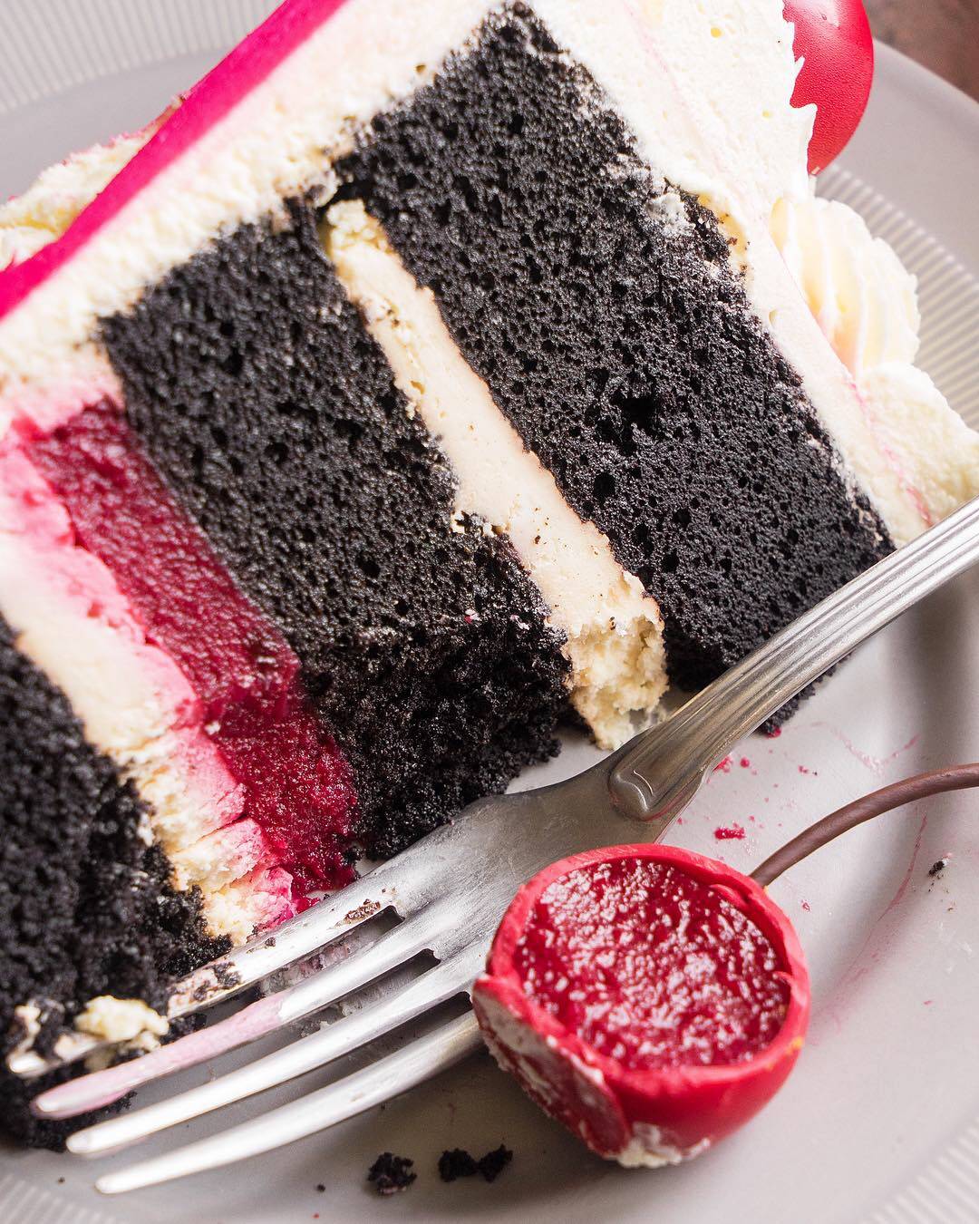 Торт Черный лес – один из самых вкусных и известных тортов на просторах интернета