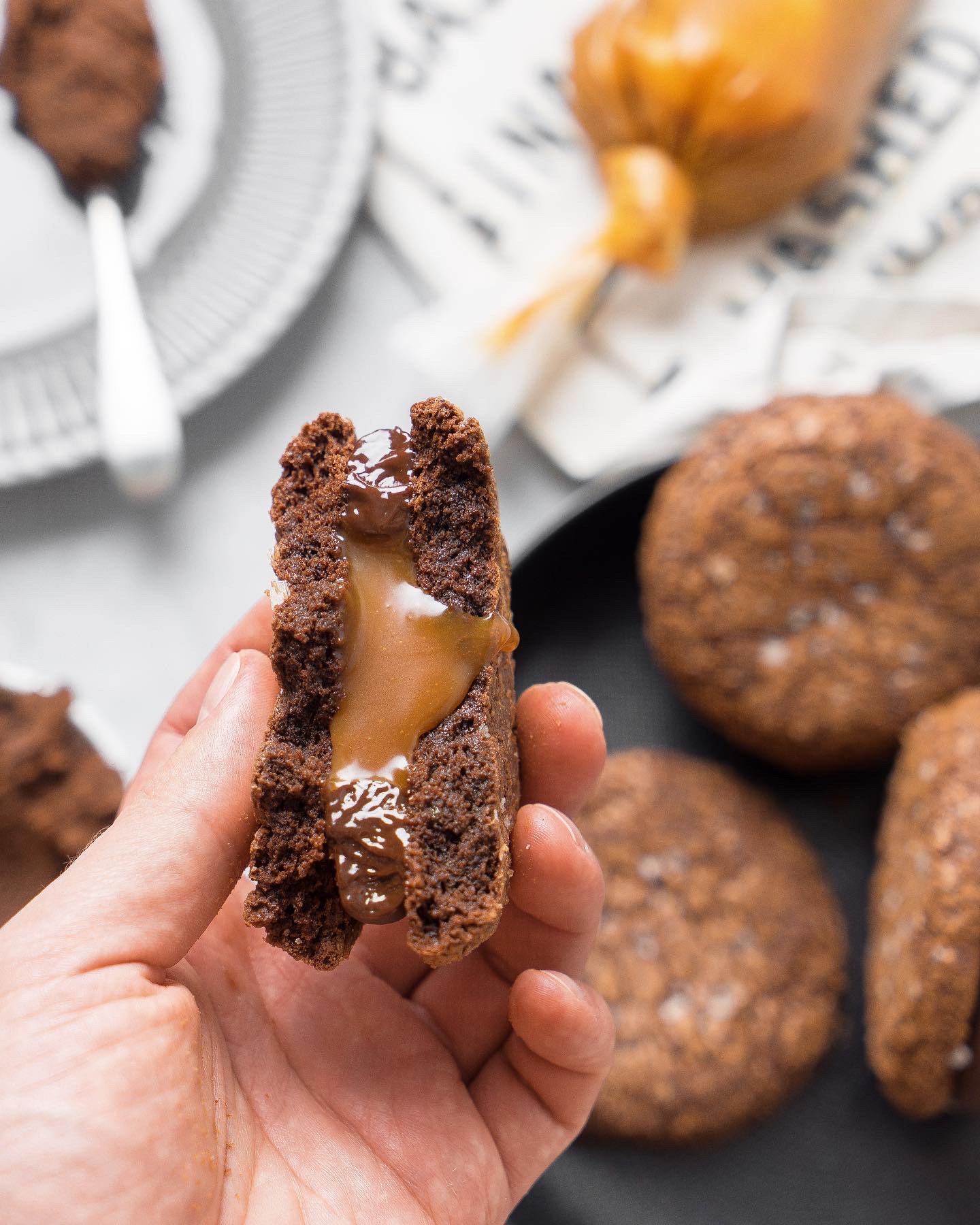 Брукис (brookies) — печенья брауни с начинкой и карамелью | Andy Chef (Энди  Шеф) — блог о еде и путешествиях, пошаговые рецепты, интернет-магазин для  кондитеров |