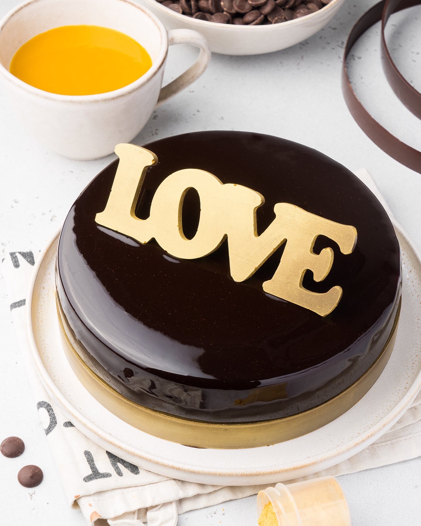 Современные десерты: муссовый шоколадный торт «Шоколадная любовь» | Andy  Chef (Энди Шеф) — блог о еде и путешествиях, пошаговые рецепты,  интернет-магазин для кондитеров |
